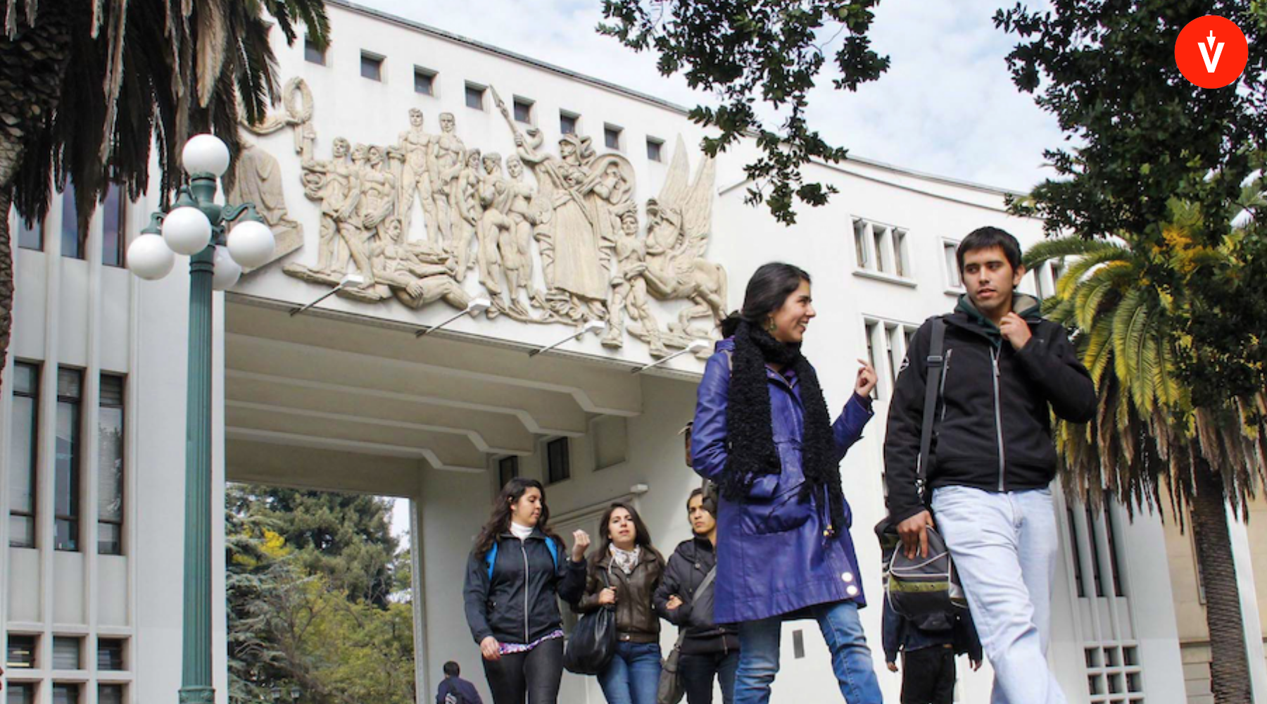“Esta es una ceremonia histórica para la Universidad”